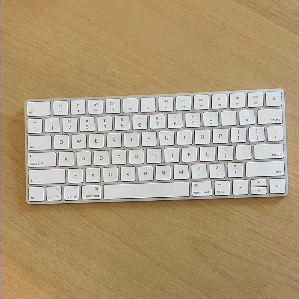 Apple White Wireless Magic Keyboard